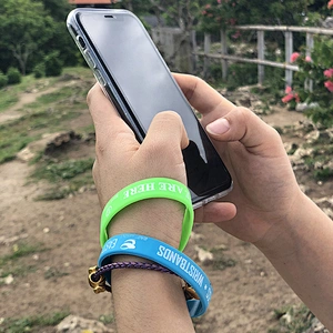 Custom fashion debossed and printing logo silicone wristbands