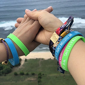 Custom sport rubber wristband silicone breceletes of standard medium size
