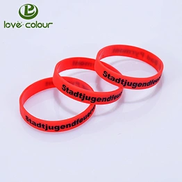 Wholesale custom bulk cheap silicone wirstband/debossed black logo silicone bracelet