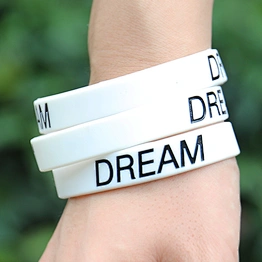 Custom sports theme silicone wristband in fashion white color