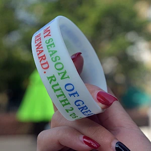 Promotion item eco-friendly silicone wristband with debossed logo