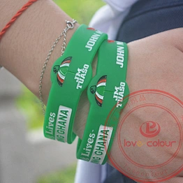 Attractive silicone wristbands with custom external art
