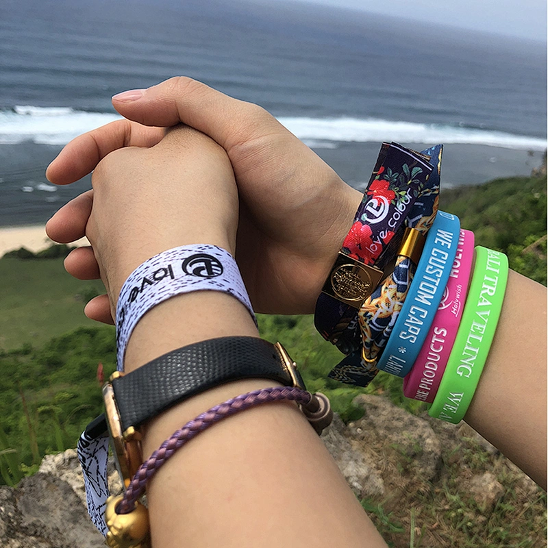 Professional design soccer club / concert silicone wristbands for gift