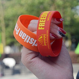 Cheap gift items new silicone bracelet wrist bands/custom silicone wristband