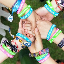 Factory Promotional Colorful Rubber Wrist bracelet band bulk cheap silicone wristband For Travel Decoration