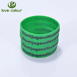 Wholesale custom bulk cheap silicone wirstband/debossed black logo silicone bracelet