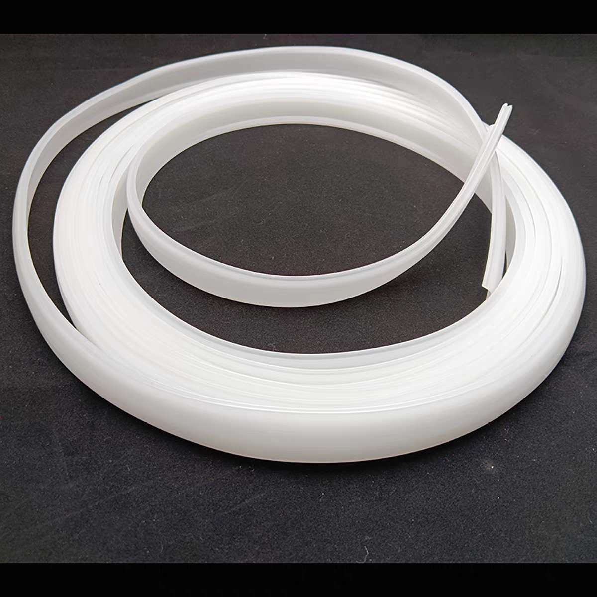flexible profile and neon wings for recessed lighting