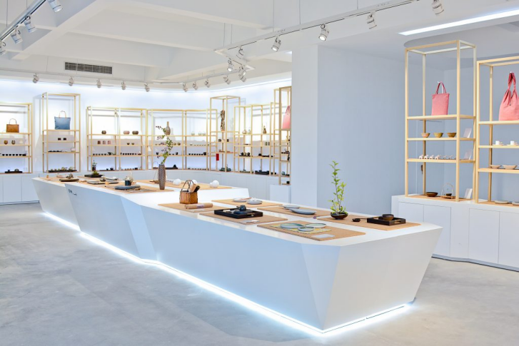 Anywhere-Free-Cut-COB-LED-Strip-Light-for-Commercial-Displays
