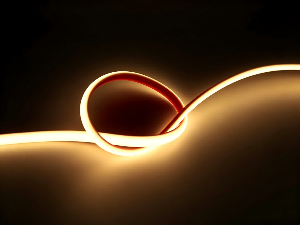 Dot-free COB LED strip