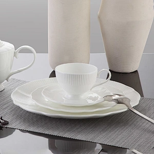 Hot selling western design white bone china porcelain coffee cup with saucer