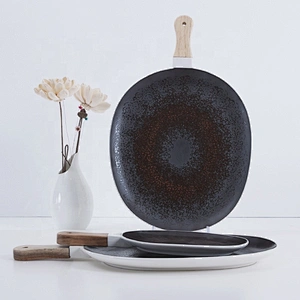new design irregular glazed matte catering restaurant flat steak ceramic plate with wooden handle