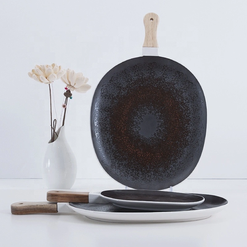 new design irregular glazed matte catering restaurant flat steak ceramic plate with wooden handle