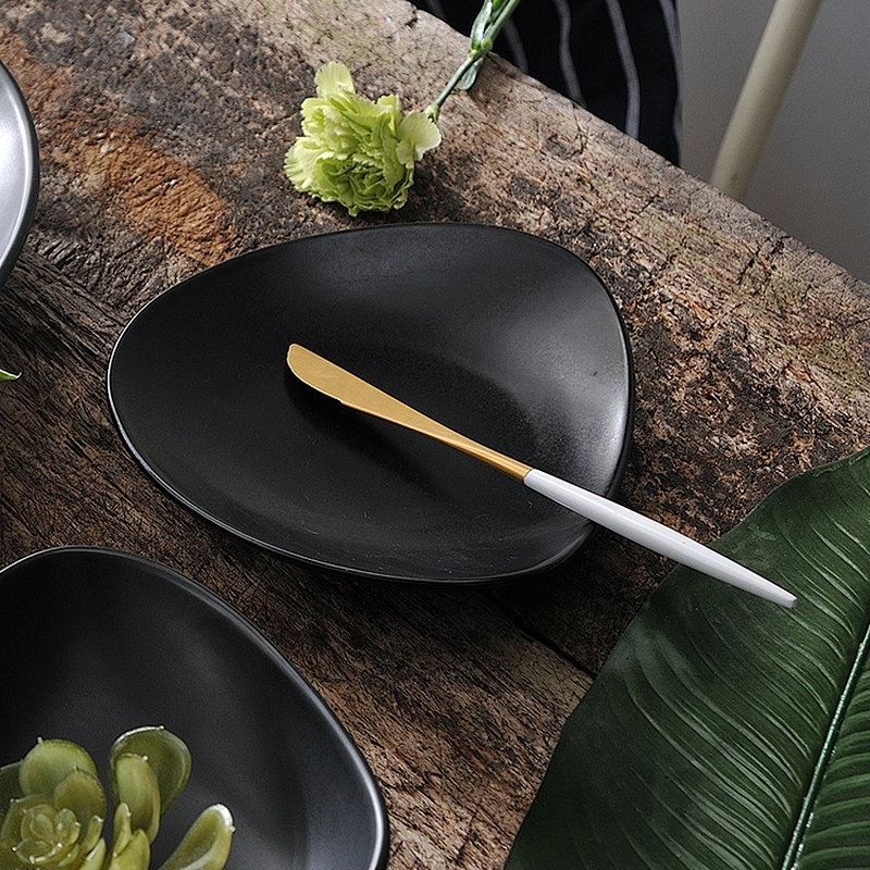 wholesale European glazed hotel triangle shape restaurant black dishes