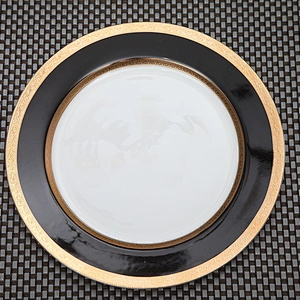 Bone China Manufacturer High Quality Embossed Golden Decal Plates Bone China Hotel Tableware Luxurious Event Catering Dinnerware