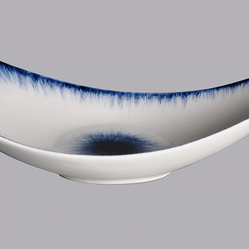 Japanese Tableware Leaf Boat Shaped Ceramic Dinner dessert dish Plate For Restaurant
