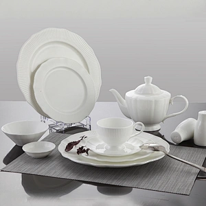 Hot selling western design white bone china porcelain coffee cup with saucer