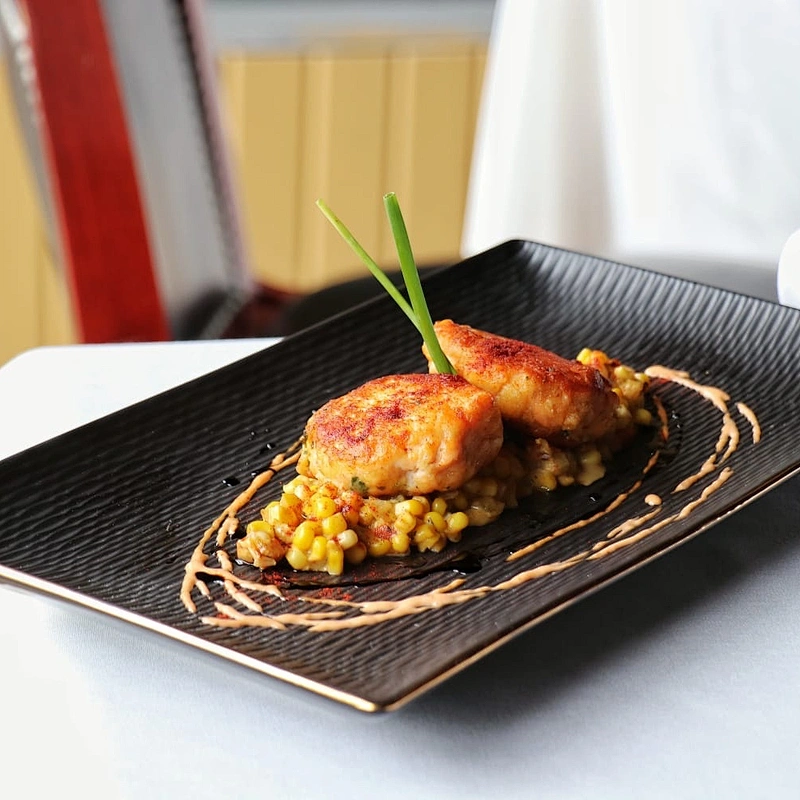 P&T Chaozhou Factory Dishwasher Safe Glaze Ceramic Gold Rim Black Rectangle Plate for Restaurant