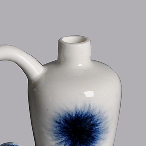 Wholesale Creative Japanese hotel 150ml White Blue Ceramic Porcelain Soy Sauce Vinegar Oil Jar