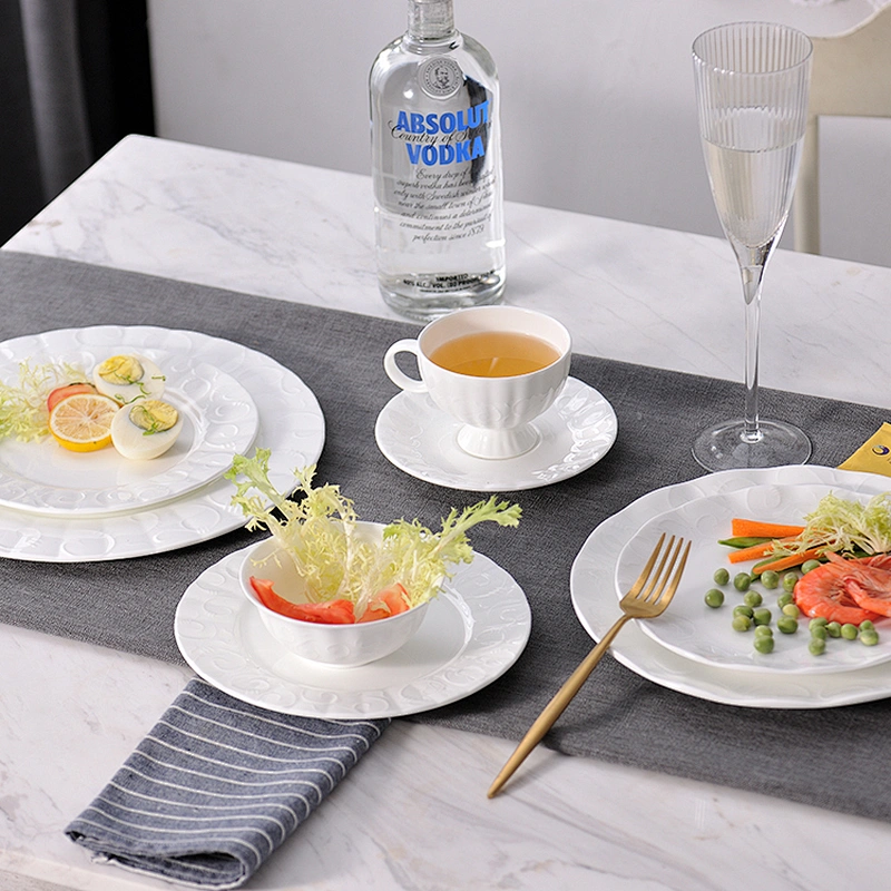 Luxury porcelain dinnerware set hot sale white bone china dinner set for pakistan
