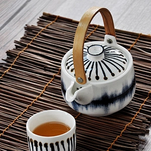 wholesale porcelain antique hotel restaurant ceramic tea pots japanese with wood handle
