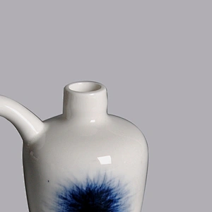 Wholesale Creative Japanese hotel 150ml White Blue Ceramic Porcelain Soy Sauce Vinegar Oil Jar