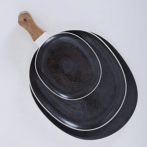 new design irregular glazed matte catering restaurant flat steak ceramic plate with wooden handle