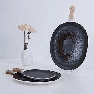 new design irregular glazed matte catering restaurant flat steak ceramic plate with wooden handle