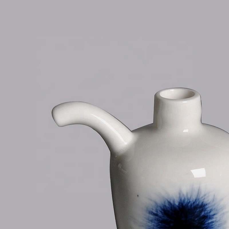 Wholesale Creative Japanese hotel 150ml White Blue Ceramic Porcelain Soy Sauce Vinegar Oil Jar
