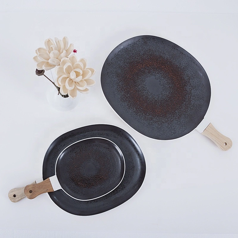 new design irregular glazed matte catering restaurant flat steak ceramic plate with wooden handle