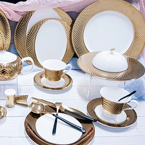 new luxury bone china golden inside oval  gold rim ceramic gold charger plates for wedding decoration