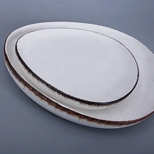 Wholesale Price Glazed Porcelain White Tableware Restaurant Catering Triangle Ceramic Plates