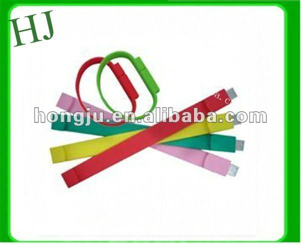 usb bracelet...jpg