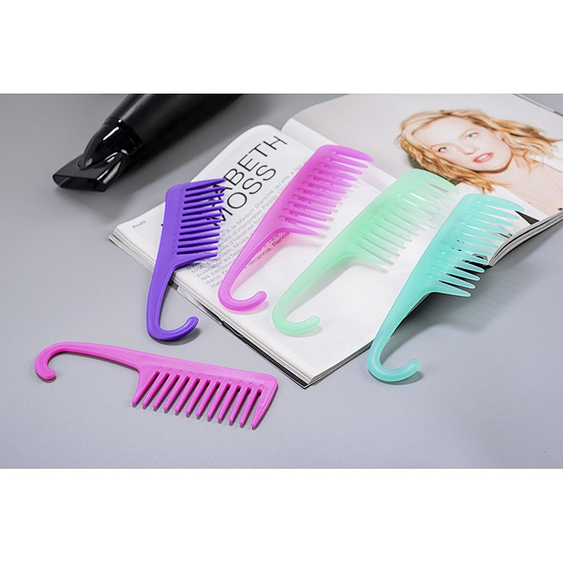 Wholesale cheap wide plastic tooth hook comb for bath