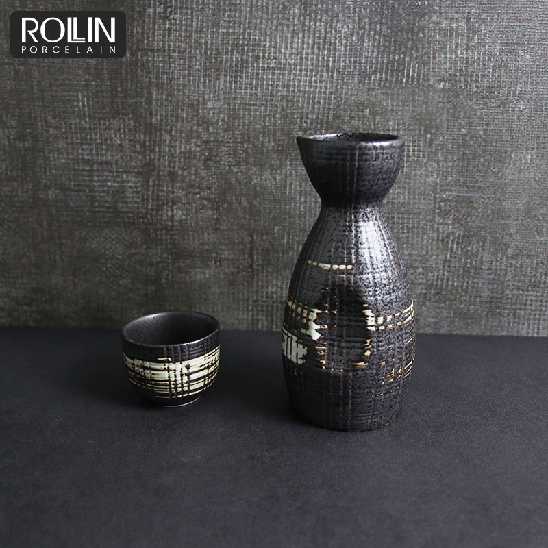 Japanese hand-printing porcelain sake bottle Saki cup black sake set