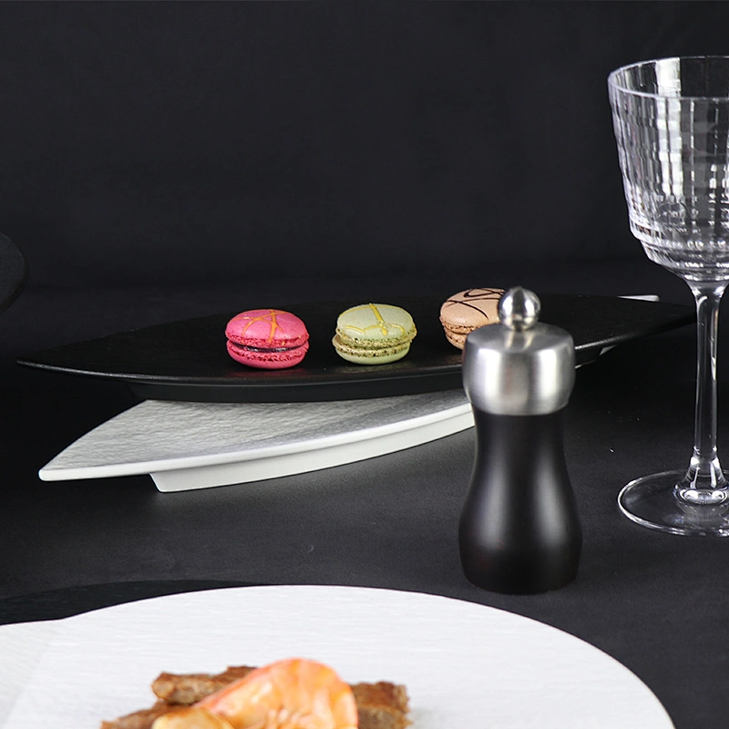 2020 New style black white ceramic dinner plates porcelain dinner sets restaurant dinnerware