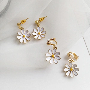 Gold Daisy Earring