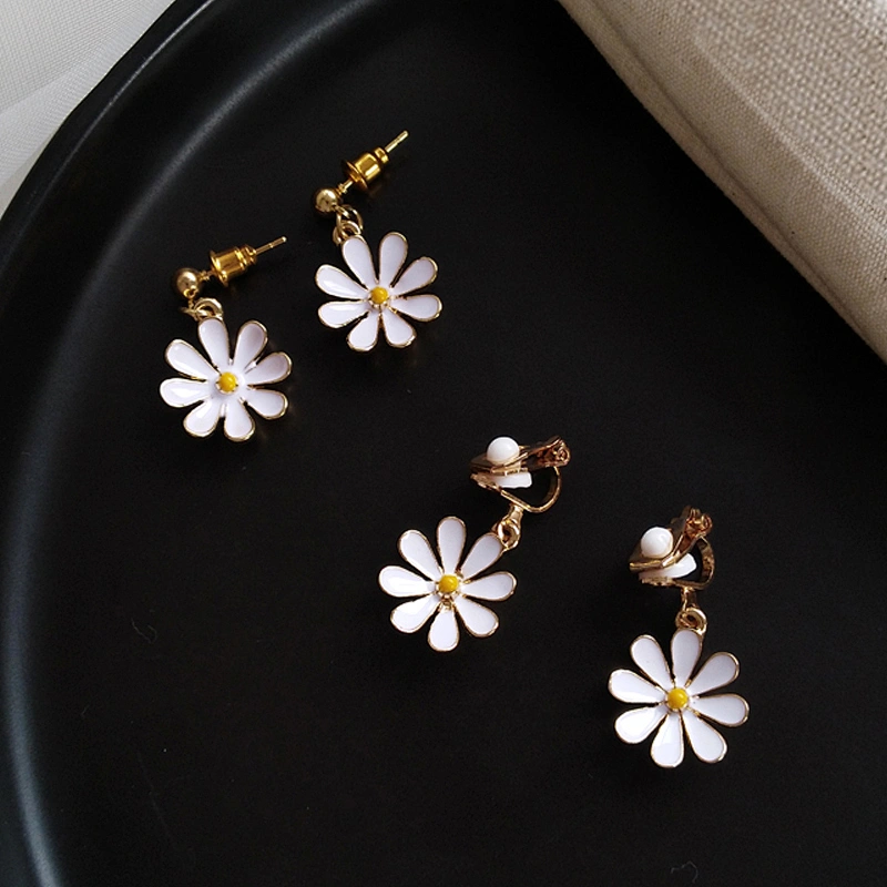 Gold Daisy Earring