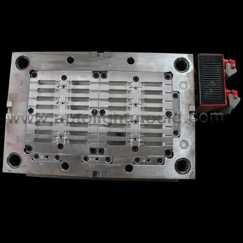 rear wheel reflector mold