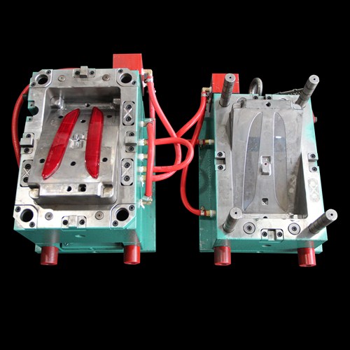 Automotive tail lamp reflector reflex mold