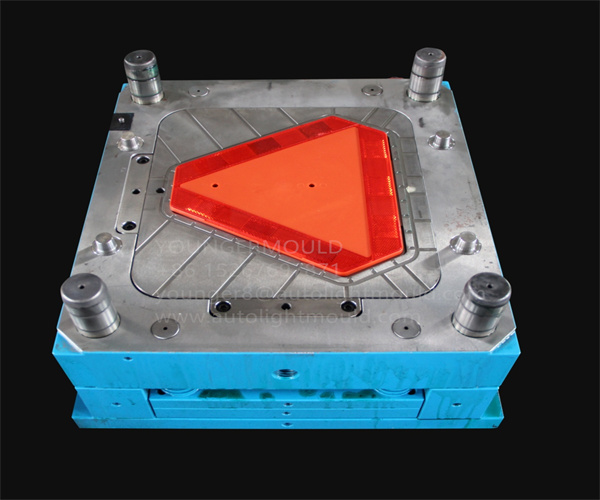 warning triangle reflector mold