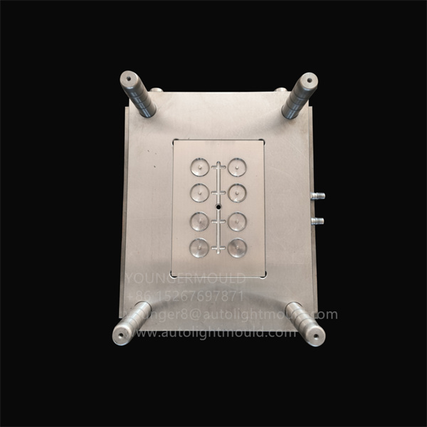 Windshield sprinkler Mold