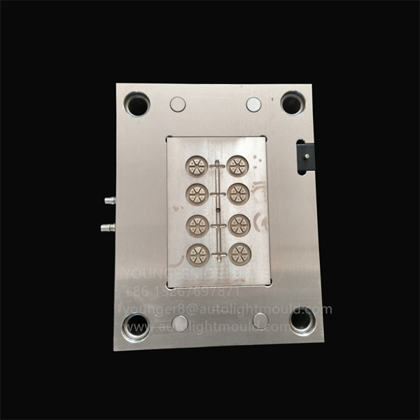 Windshield sprinkler Mold
