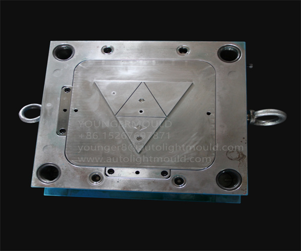 reflex reflector mold