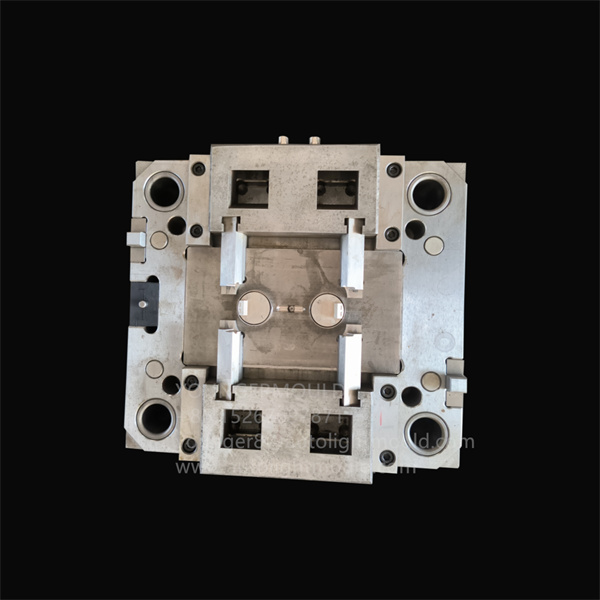 Car windshield plastic mold