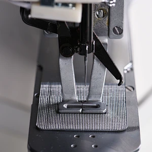 KL-1790A Electrical Straight Button Holing Sewing Machine