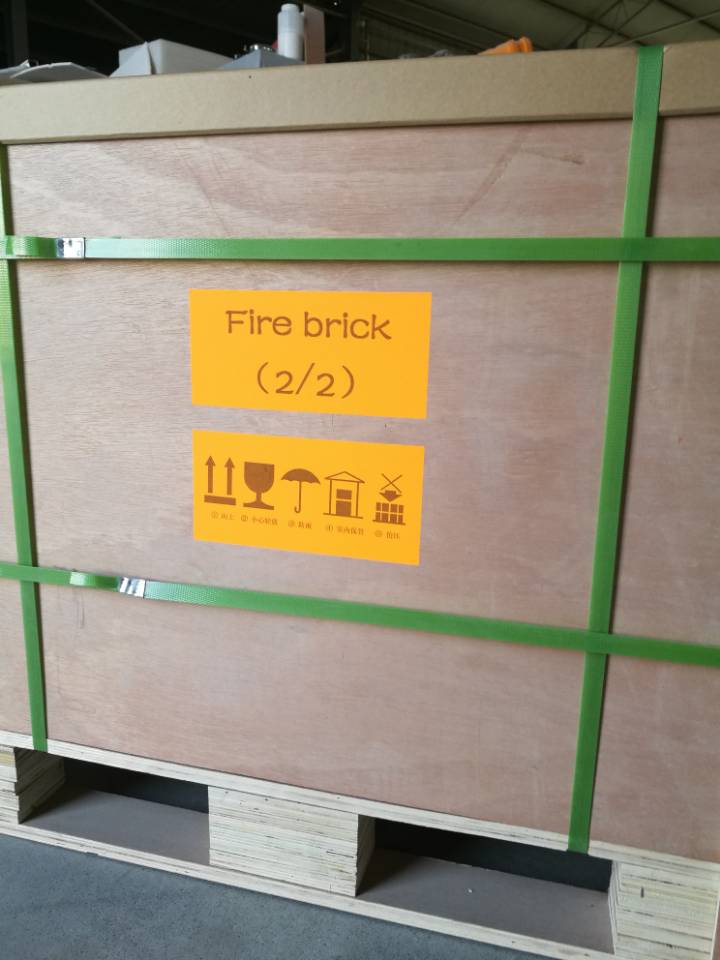 refractory brick for bending car side mirror