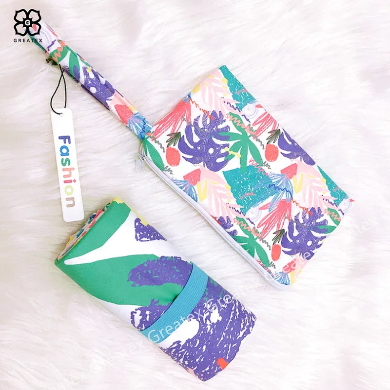 2020 Newest hot sale quick-dry microfiber beach towel with zippered bag
