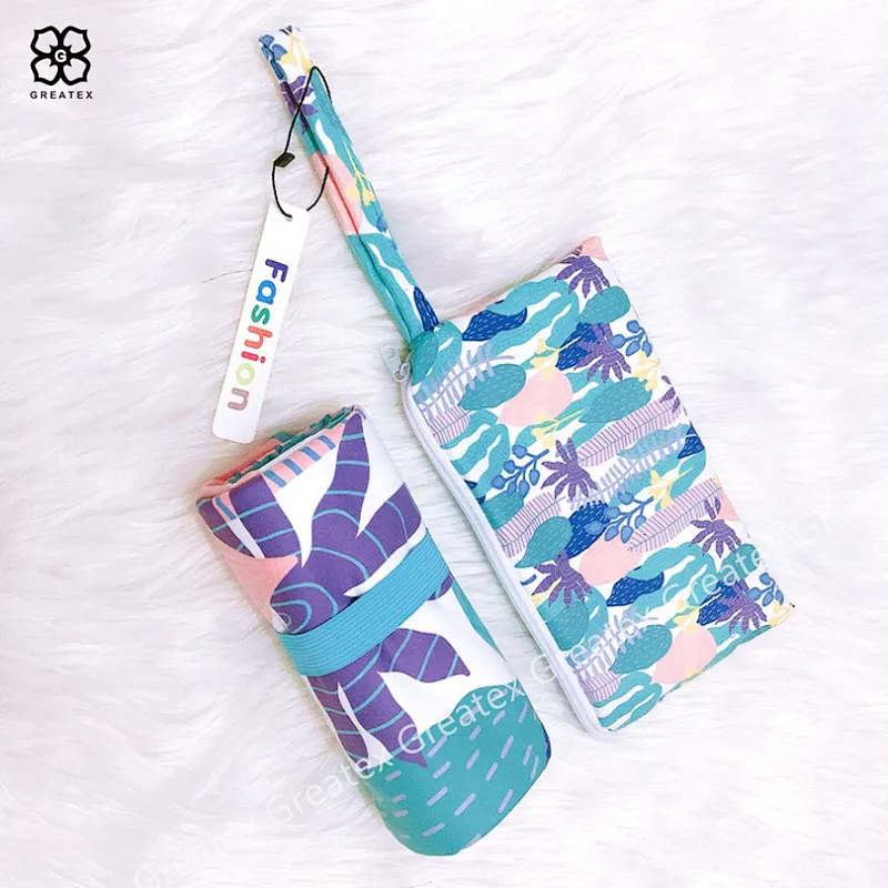 2020 Newest hot sale quick-dry microfiber beach towel with zippered bag