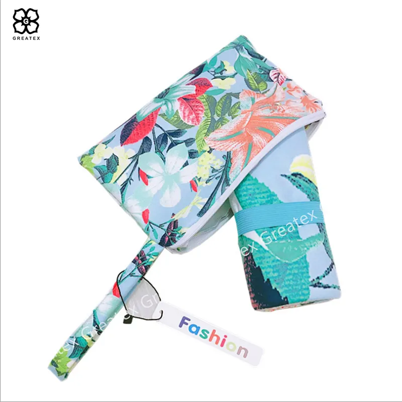 2020 Newest hot sale quick-dry microfiber beach towel with zippered bag