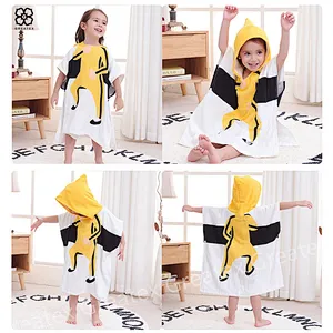 Top quality high absorbency discount children cartoon printing poncho robe